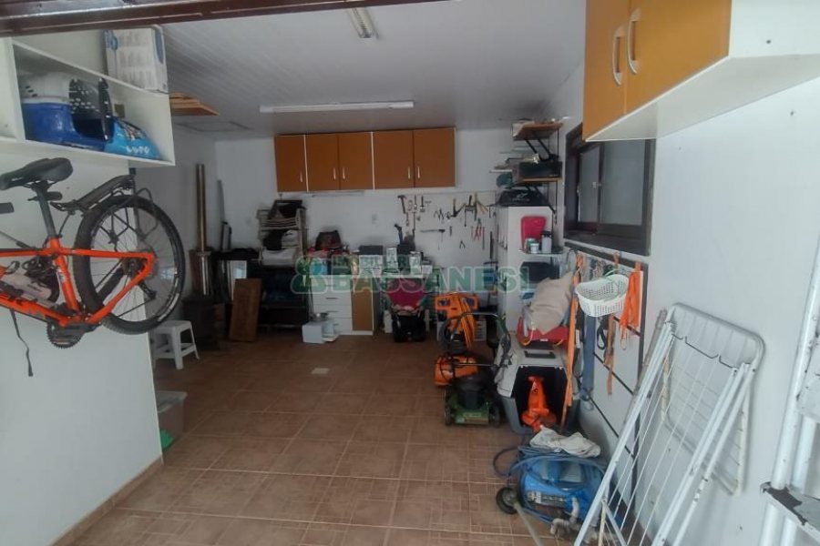 Casa com 301m², 6 dormitórios, 2 vagas, no bairro Ana Rech em Caxias do Sul para Comprar