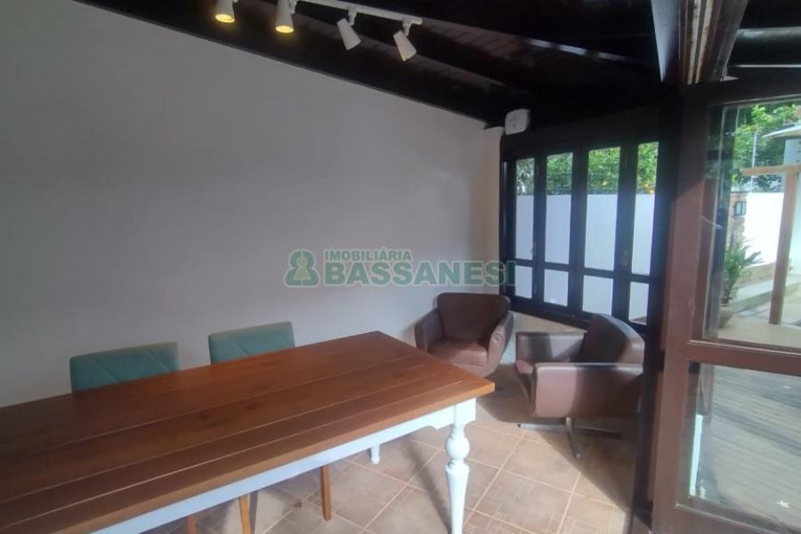 Casa com 301m², 6 dormitórios, 2 vagas, no bairro Ana Rech em Caxias do Sul para Comprar