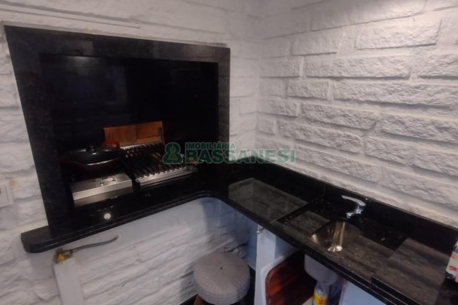 Casa com 301m², 6 dormitórios, 2 vagas, no bairro Ana Rech em Caxias do Sul para Comprar