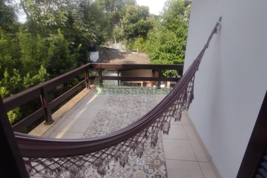 Casa com 301m², 6 dormitórios, 2 vagas, no bairro Ana Rech em Caxias do Sul para Comprar