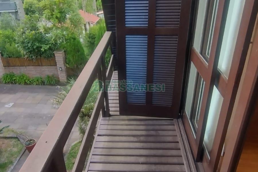 Casa com 301m², 6 dormitórios, 2 vagas, no bairro Ana Rech em Caxias do Sul para Comprar