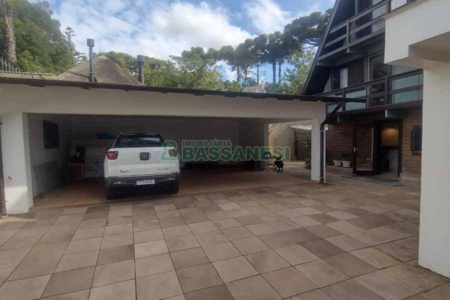 Casa com 301m², 6 dormitórios, 2 vagas, no bairro Ana Rech em Caxias do Sul para Comprar