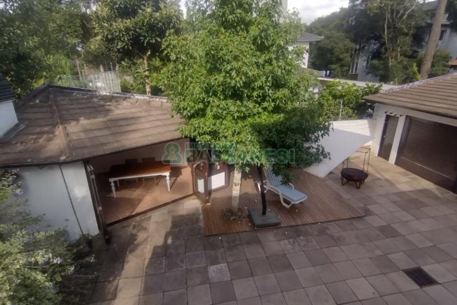 Casa com 301m², 6 dormitórios, 2 vagas, no bairro Ana Rech em Caxias do Sul para Comprar