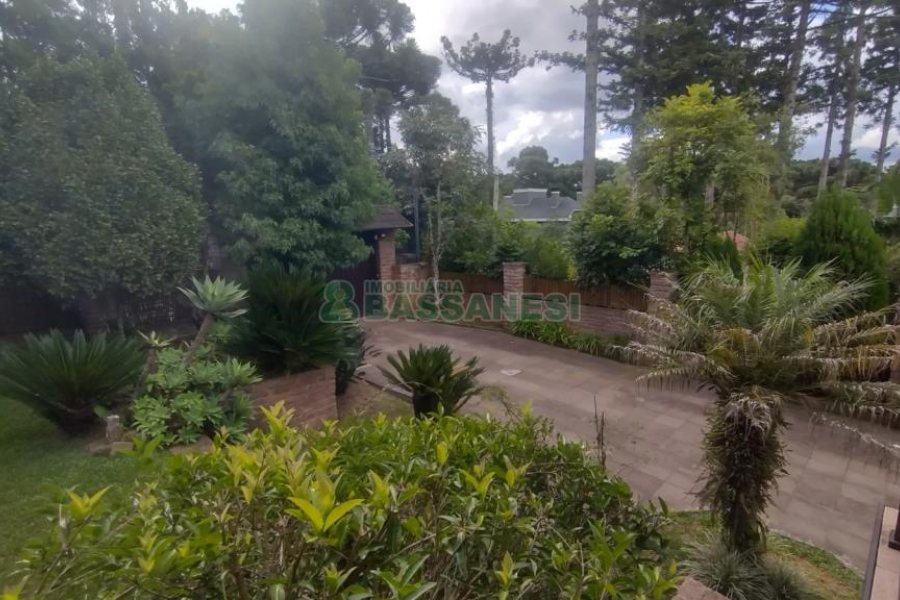 Casa com 301m², 6 dormitórios, 2 vagas, no bairro Ana Rech em Caxias do Sul para Comprar