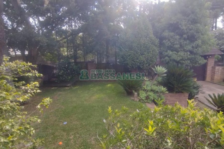 Casa com 301m², 6 dormitórios, 2 vagas, no bairro Ana Rech em Caxias do Sul para Comprar