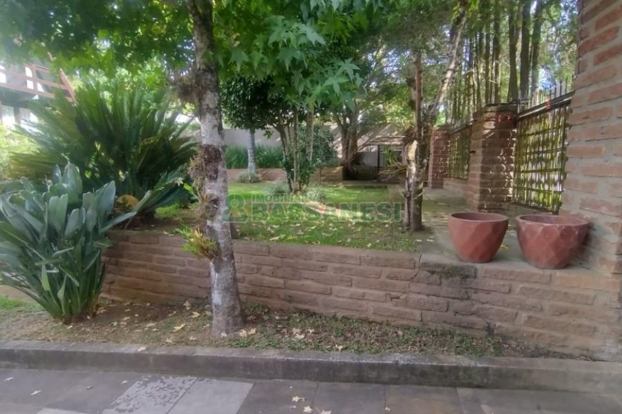 Casa com 301m², 6 dormitórios, 2 vagas, no bairro Ana Rech em Caxias do Sul para Comprar