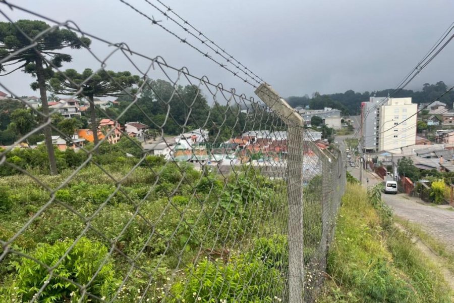 Terreno com 5526m², no bairro Esplanada em Caxias do Sul para Comprar