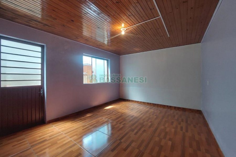 Casa com 90m², 2 dormitórios, 1 vaga, no bairro Jardim Eldorado em Caxias do Sul para Alugar