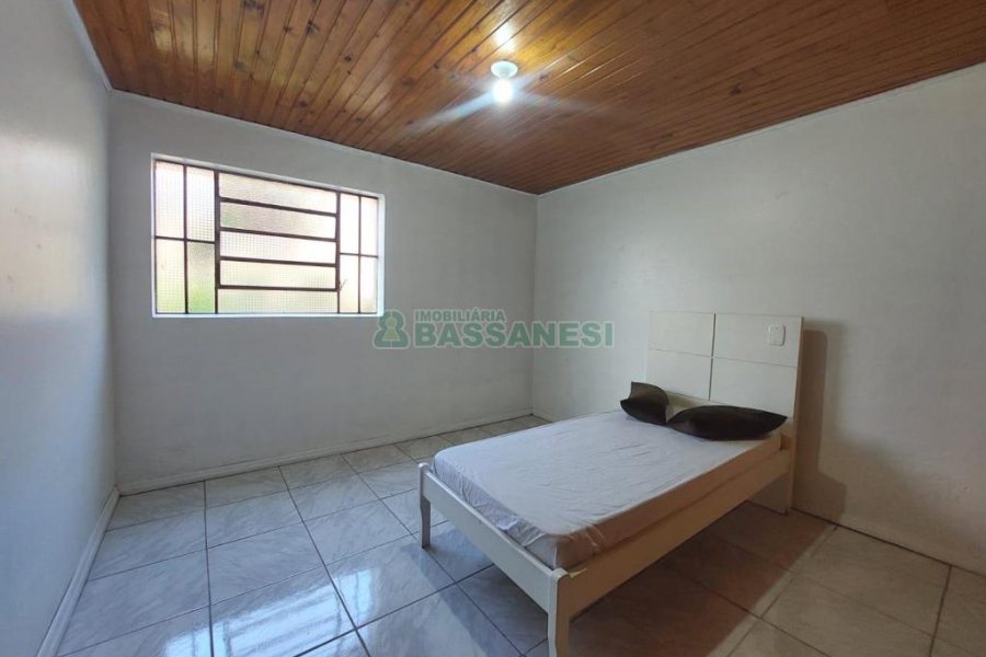 Casa com 90m², 2 dormitórios, 1 vaga, no bairro Jardim Eldorado em Caxias do Sul para Alugar