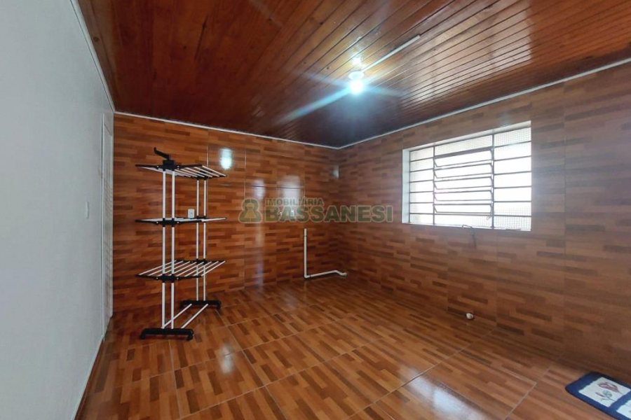 Casa com 90m², 2 dormitórios, 1 vaga, no bairro Jardim Eldorado em Caxias do Sul para Alugar