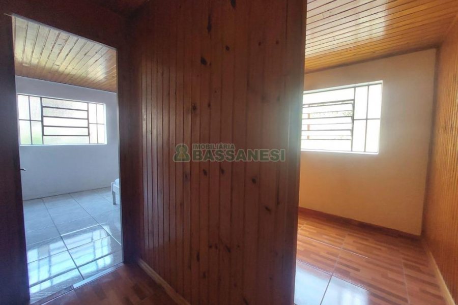 Casa com 90m², 2 dormitórios, 1 vaga, no bairro Jardim Eldorado em Caxias do Sul para Alugar