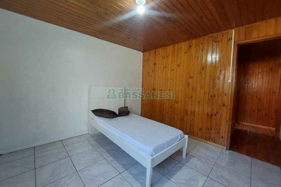 Casa com 90m², 2 dormitórios, 1 vaga, no bairro Jardim Eldorado em Caxias do Sul para Alugar