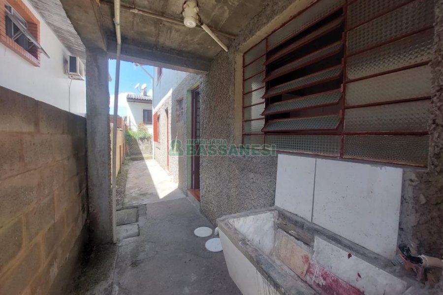 Casa com 90m², 2 dormitórios, 1 vaga, no bairro Jardim Eldorado em Caxias do Sul para Alugar