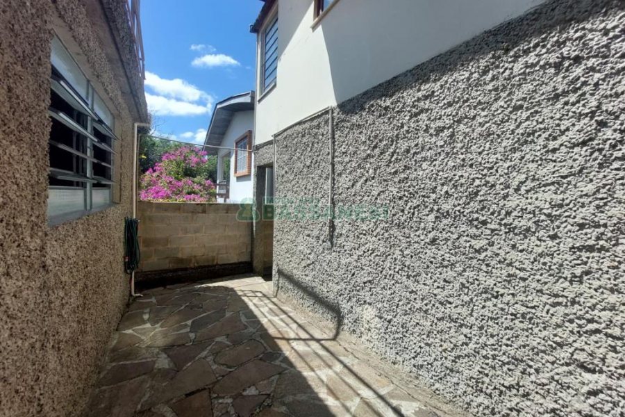 Casa com 90m², 2 dormitórios, 1 vaga, no bairro Jardim Eldorado em Caxias do Sul para Alugar