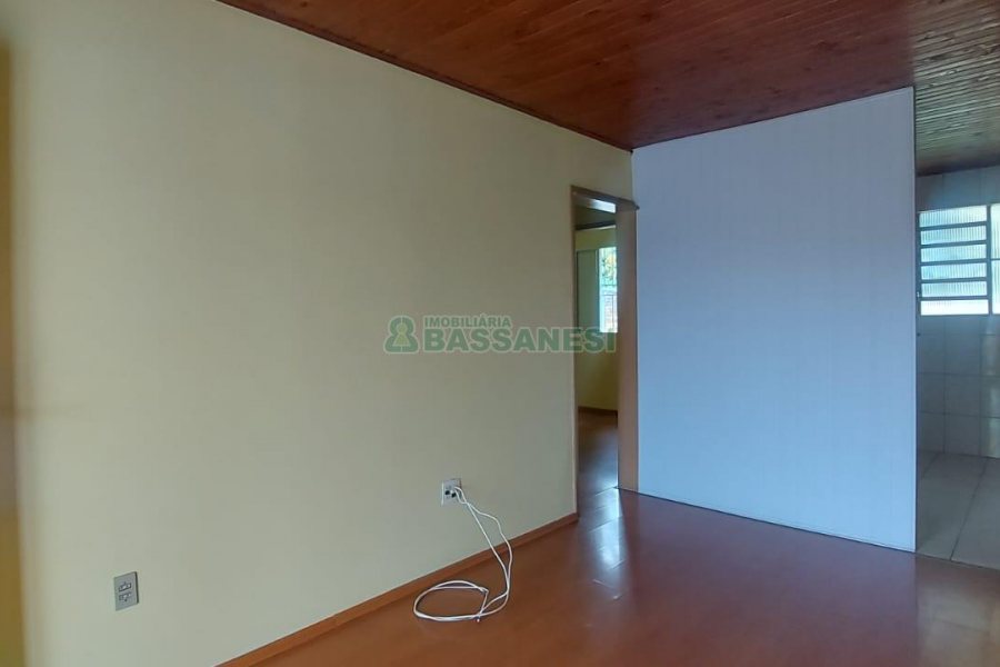 Casa com 78m², 2 dormitórios, 1 vaga, no bairro Charqueadas em Caxias do Sul para Alugar