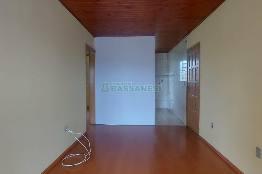 Casa com 78m², 2 dormitórios, 1 vaga, no bairro Charqueadas em Caxias do Sul para Alugar