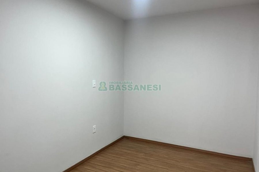 Apartamento com 52m², 2 dormitórios, 1 vaga, no bairro Belo Horizonte em Caxias do Sul para Alugar