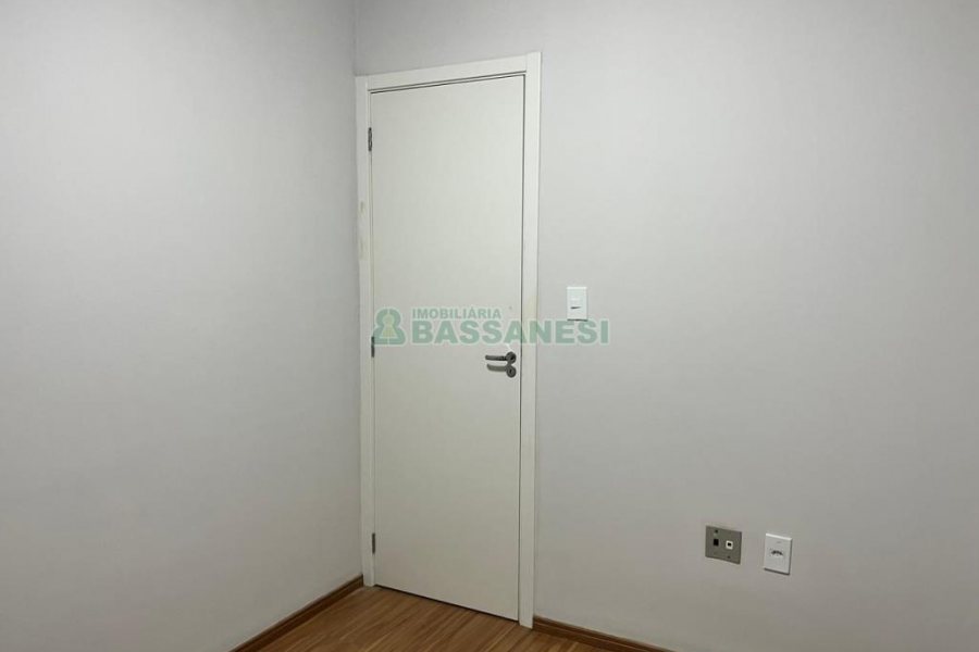 Apartamento com 52m², 2 dormitórios, 1 vaga, no bairro Belo Horizonte em Caxias do Sul para Alugar