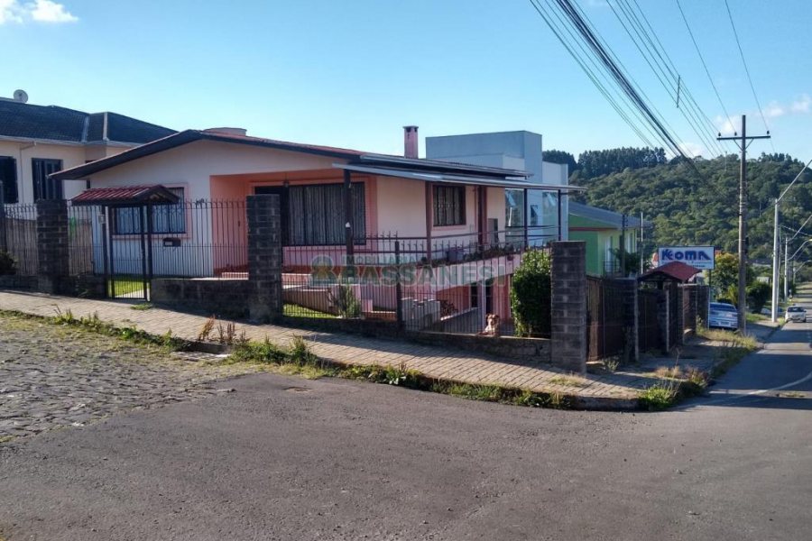 Casa com 160m², 3 dormitórios, 1 vaga, no bairro Jardim Eldorado em Caxias do Sul para Comprar