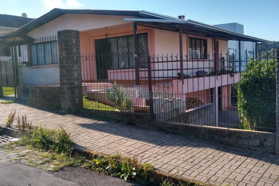 Casa com 160m², 3 dormitórios, 1 vaga, no bairro Jardim Eldorado em Caxias do Sul para Comprar