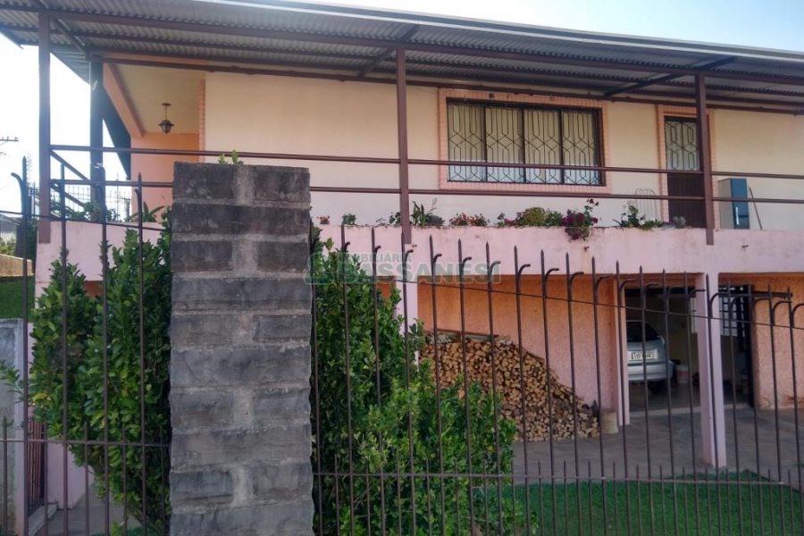 Casa com 160m², 3 dormitórios, 1 vaga, no bairro Jardim Eldorado em Caxias do Sul para Comprar