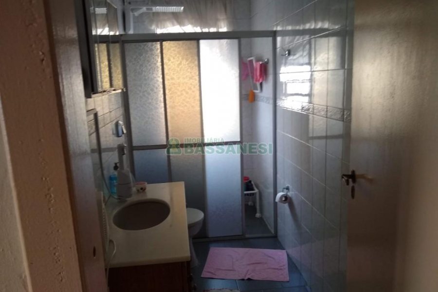 Casa com 160m², 3 dormitórios, 1 vaga, no bairro Jardim Eldorado em Caxias do Sul para Comprar