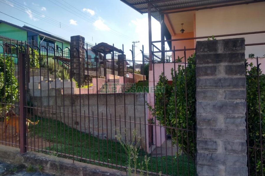 Casa com 160m², 3 dormitórios, 1 vaga, no bairro Jardim Eldorado em Caxias do Sul para Comprar