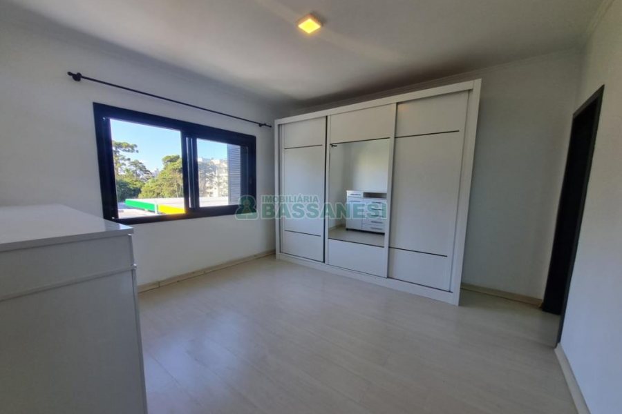 Apartamento com 77m², 2 dormitórios, 1 vaga, no bairro São Pelegrino em Caxias do Sul para Alugar