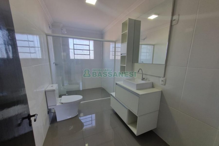 Apartamento com 77m², 2 dormitórios, 1 vaga, no bairro São Pelegrino em Caxias do Sul para Alugar