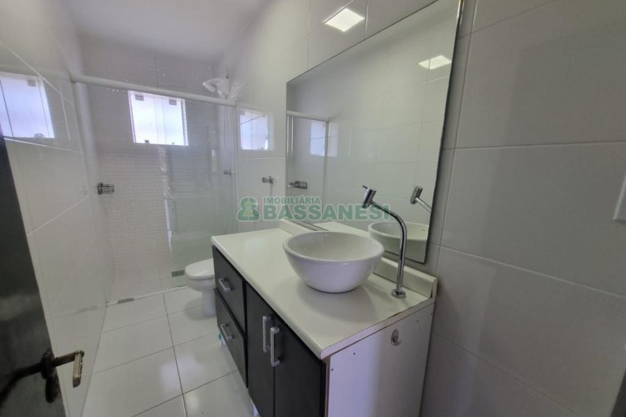 Apartamento com 77m², 2 dormitórios, 1 vaga, no bairro São Pelegrino em Caxias do Sul para Alugar