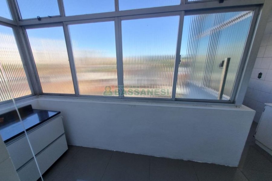 Apartamento com 77m², 2 dormitórios, 1 vaga, no bairro São Pelegrino em Caxias do Sul para Alugar