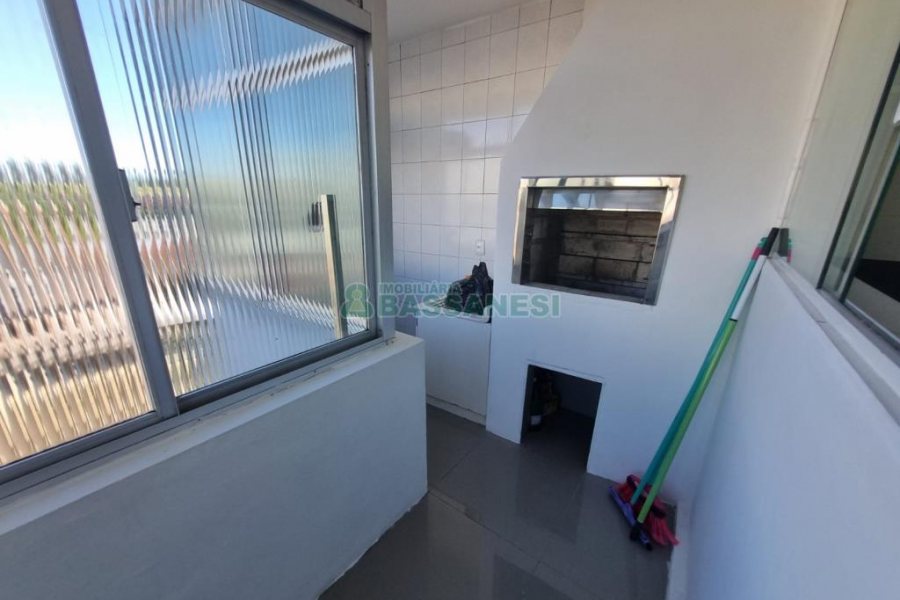 Apartamento com 77m², 2 dormitórios, 1 vaga, no bairro São Pelegrino em Caxias do Sul para Alugar