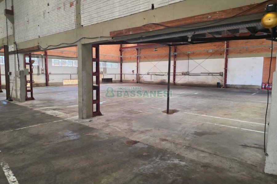 Pavilhão com 1100m², no bairro São José em Caxias do Sul para Alugar