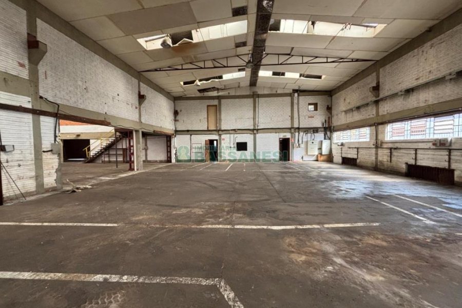 Pavilhão com 1100m², no bairro São José em Caxias do Sul para Alugar