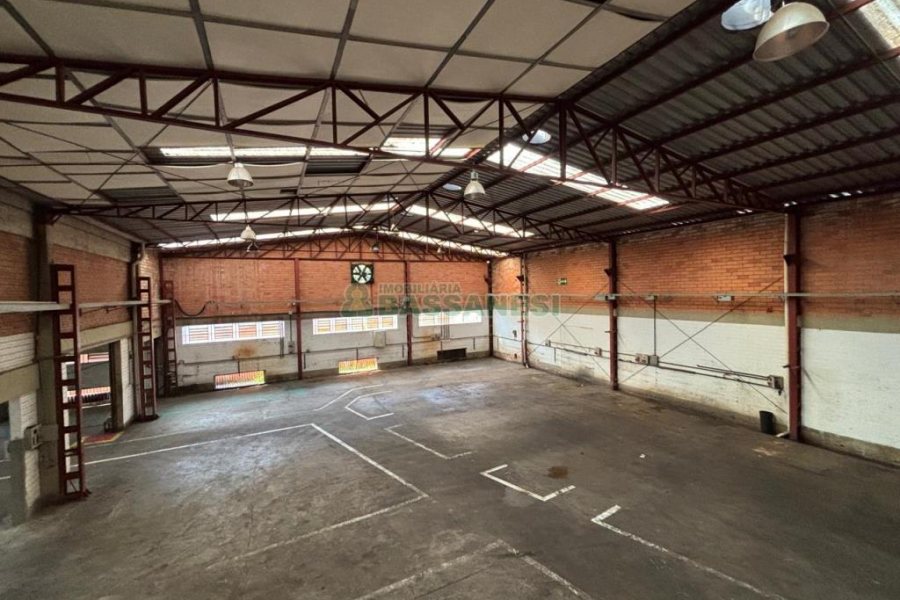 Pavilhão com 1100m², no bairro São José em Caxias do Sul para Alugar
