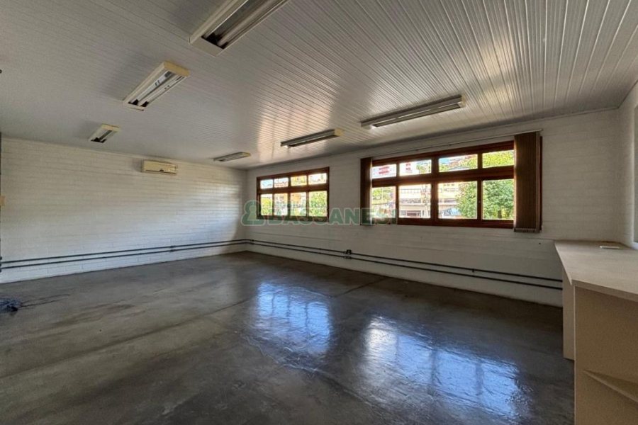 Pavilhão com 1100m², no bairro São José em Caxias do Sul para Alugar