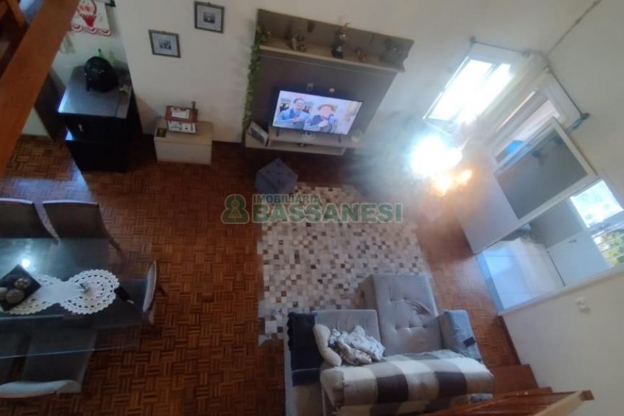 Casa com 301m², 3 dormitórios, 2 vagas, no bairro Vila Verde em Caxias do Sul para Comprar