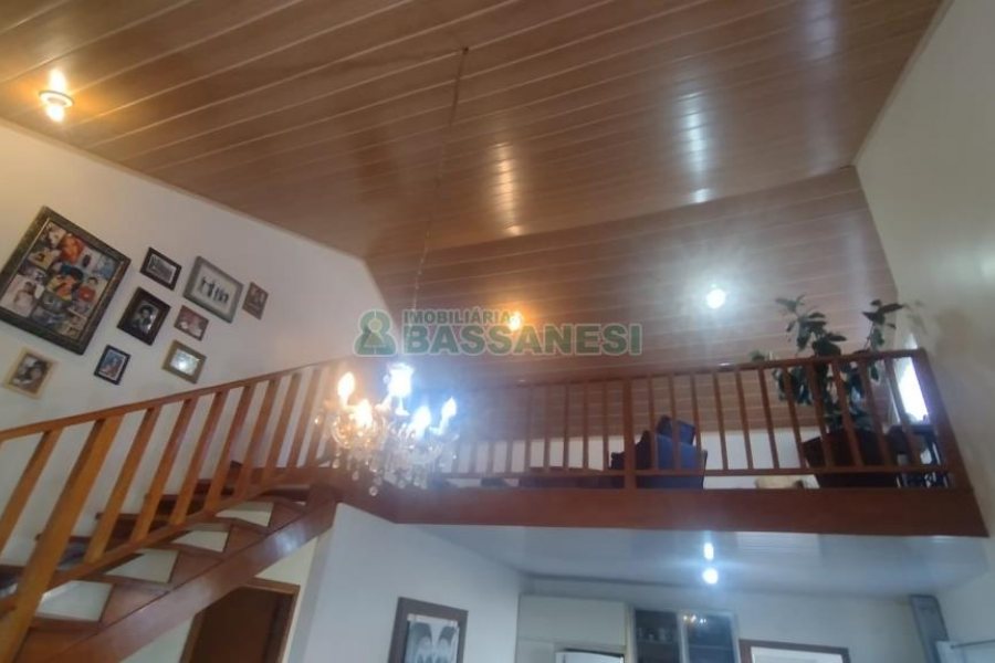 Casa com 301m², 3 dormitórios, 2 vagas, no bairro Vila Verde em Caxias do Sul para Comprar