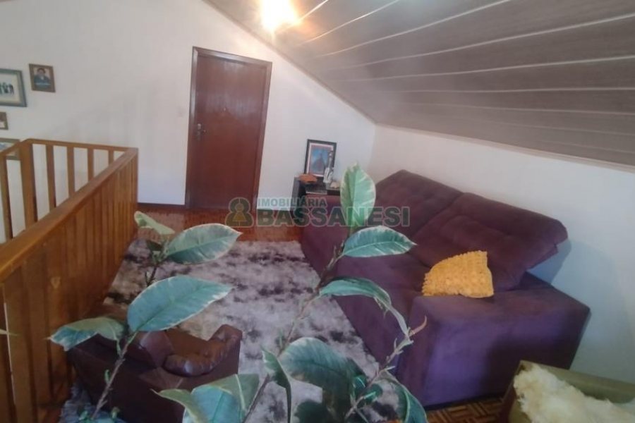 Casa com 301m², 3 dormitórios, 2 vagas, no bairro Vila Verde em Caxias do Sul para Comprar