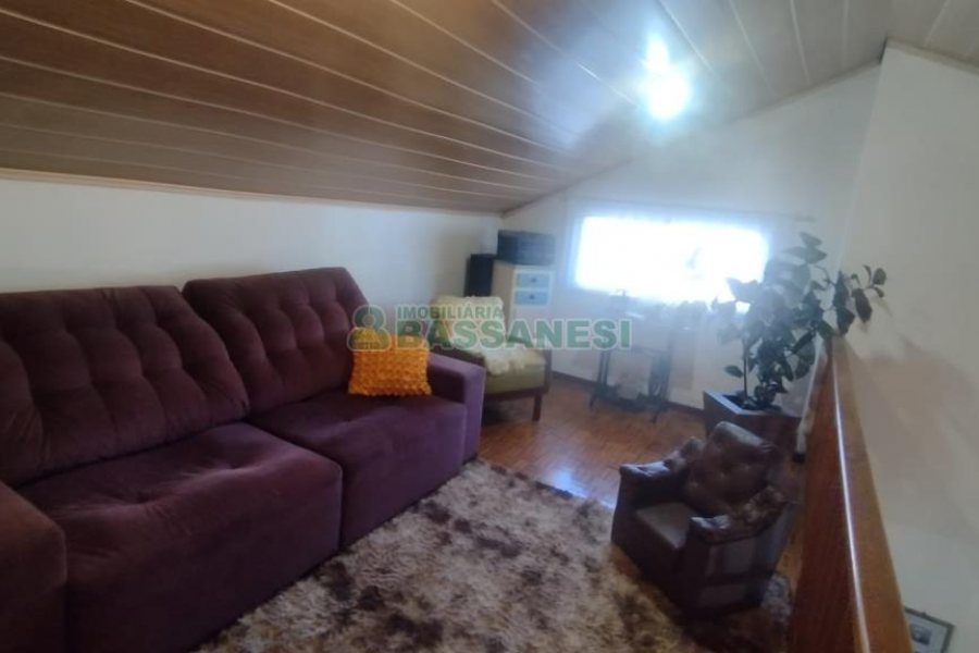 Casa com 301m², 3 dormitórios, 2 vagas, no bairro Vila Verde em Caxias do Sul para Comprar