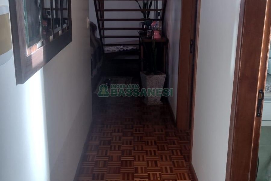 Casa com 301m², 3 dormitórios, 2 vagas, no bairro Vila Verde em Caxias do Sul para Comprar