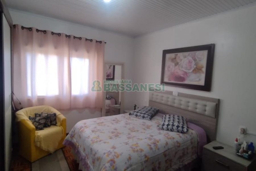 Casa com 301m², 3 dormitórios, 2 vagas, no bairro Vila Verde em Caxias do Sul para Comprar