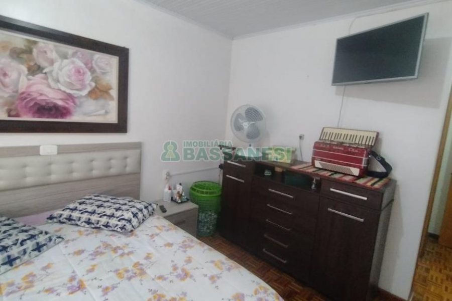 Casa com 301m², 3 dormitórios, 2 vagas, no bairro Vila Verde em Caxias do Sul para Comprar