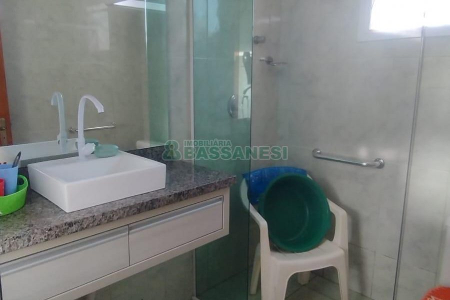 Casa com 301m², 3 dormitórios, 2 vagas, no bairro Vila Verde em Caxias do Sul para Comprar