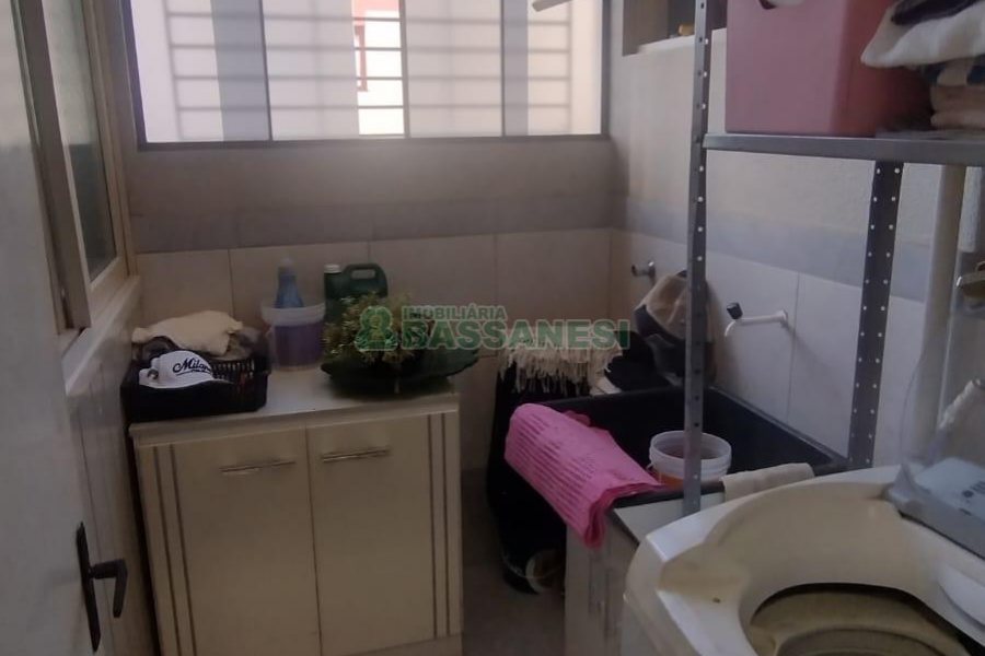 Casa com 301m², 3 dormitórios, 2 vagas, no bairro Vila Verde em Caxias do Sul para Comprar