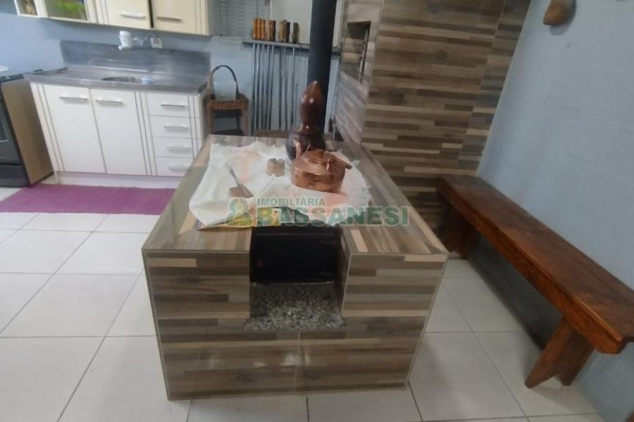 Casa com 301m², 3 dormitórios, 2 vagas, no bairro Vila Verde em Caxias do Sul para Comprar