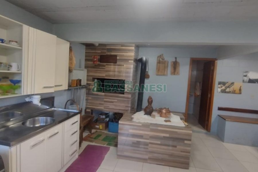 Casa com 301m², 3 dormitórios, 2 vagas, no bairro Vila Verde em Caxias do Sul para Comprar