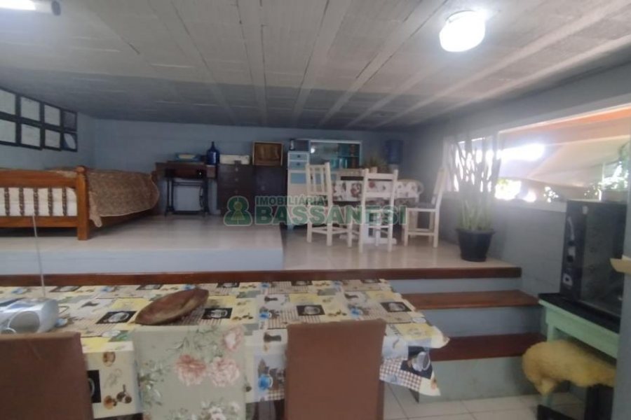 Casa com 301m², 3 dormitórios, 2 vagas, no bairro Vila Verde em Caxias do Sul para Comprar