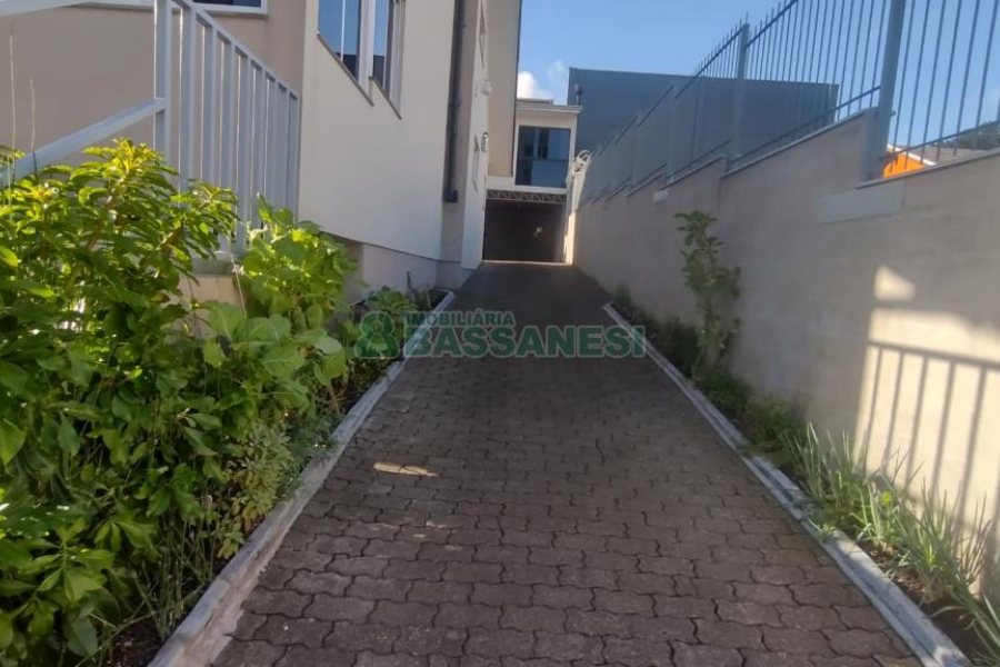 Casa com 301m², 3 dormitórios, 2 vagas, no bairro Vila Verde em Caxias do Sul para Comprar