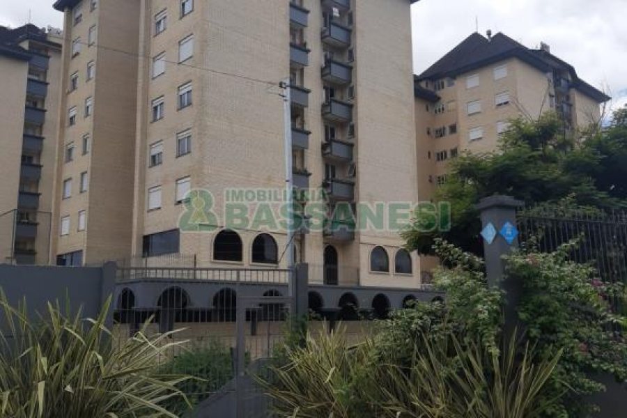 Apartamento com 62m², 2 dormitórios, 2 vagas, no bairro Universitário em Caxias do Sul para Comprar